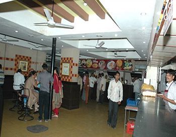 Rukmini Riviera Hotel Haiderabad Buitenkant foto