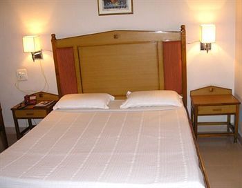 Rukmini Riviera Hotel Haiderabad Buitenkant foto