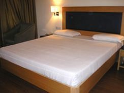 Rukmini Riviera Hotel Haiderabad Buitenkant foto