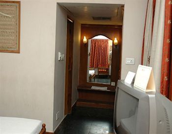 Rukmini Riviera Hotel Haiderabad Buitenkant foto