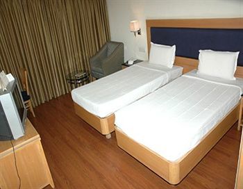 Rukmini Riviera Hotel Haiderabad Buitenkant foto
