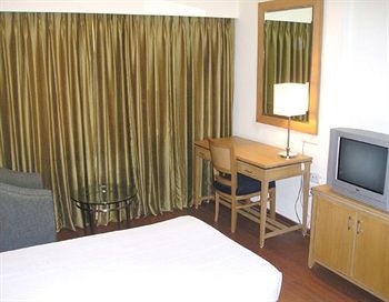 Rukmini Riviera Hotel Haiderabad Buitenkant foto