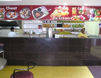 Rukmini Riviera Hotel Haiderabad Buitenkant foto